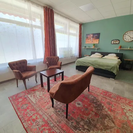 Freienwohnung Nahe Kuhsee Am Zwolf Apostel Platz * Augsburg